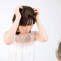ウィッグをつけている女性