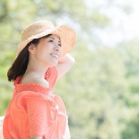 涼し気な女性